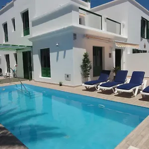 https://villa-santa-fe.in-canary-islands.com